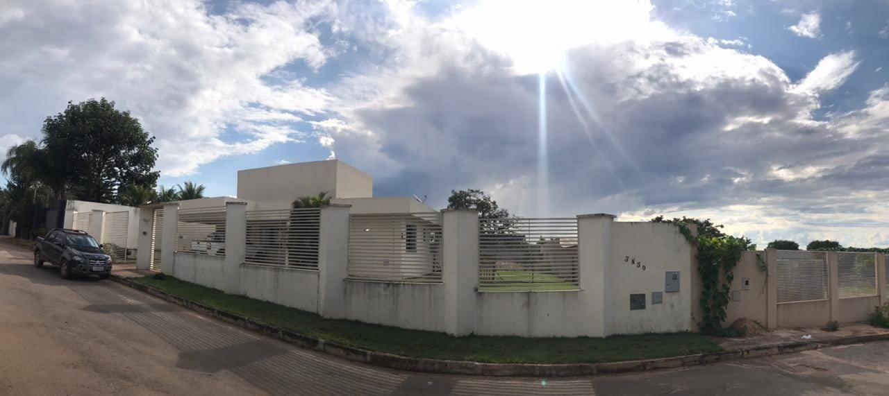 Residência com muro ventilado
